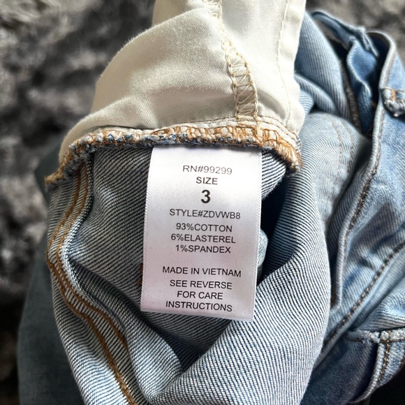 Fashion Nova Straight Leg Mid Rise Medium Blue Wash Size 3 - Picture 9 of 10